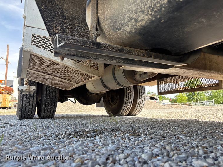 image for item FC5859 1993 Freightliner FL70 bucket truck