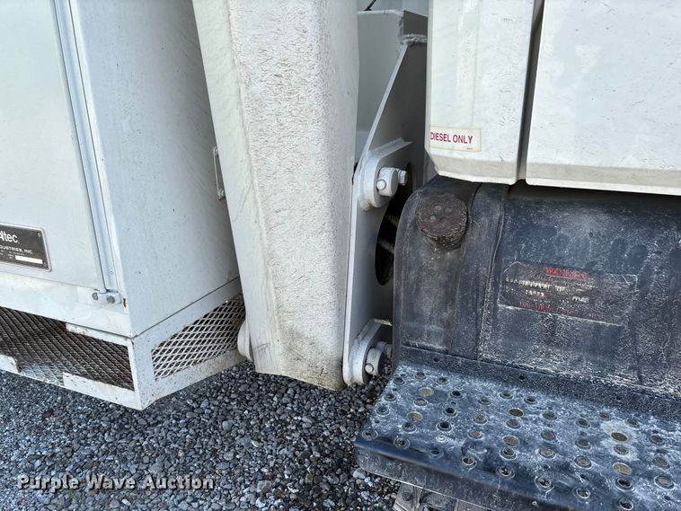 image for item FC5859 1993 Freightliner FL70 bucket truck