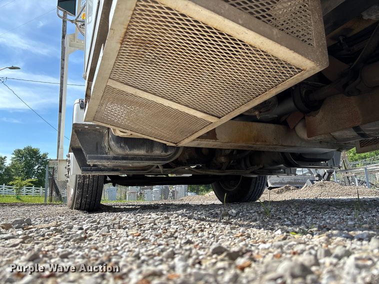 image for item FC5859 1993 Freightliner FL70 bucket truck
