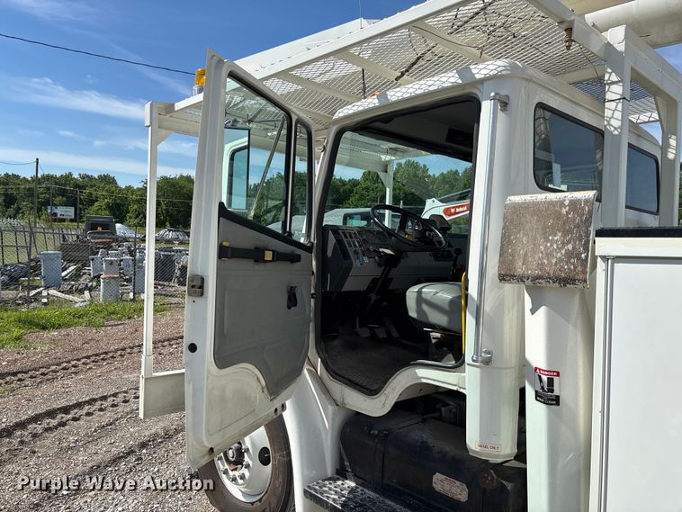 image for item FC5859 1993 Freightliner FL70 bucket truck