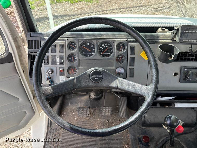 image for item FC5859 1993 Freightliner FL70 bucket truck