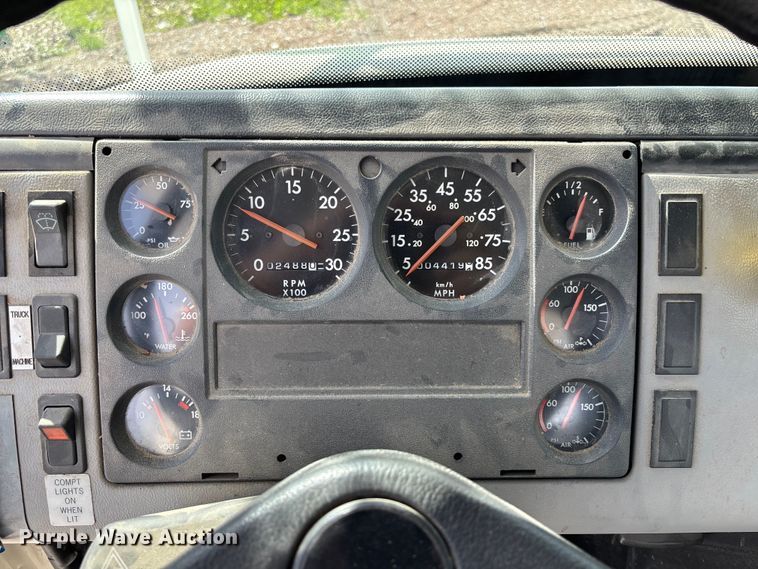 image for item FC5859 1993 Freightliner FL70 bucket truck