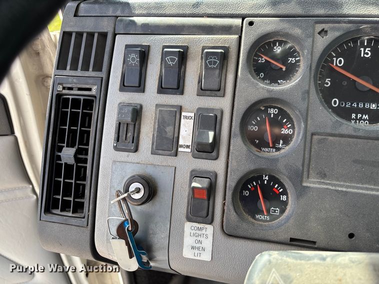 image for item FC5859 1993 Freightliner FL70 bucket truck