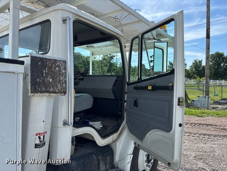 image for item FC5859 1993 Freightliner FL70 bucket truck