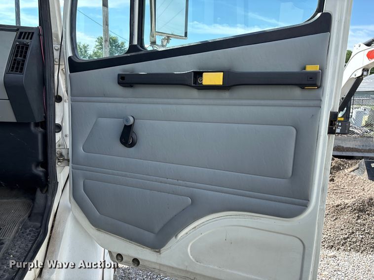 image for item FC5859 1993 Freightliner FL70 bucket truck