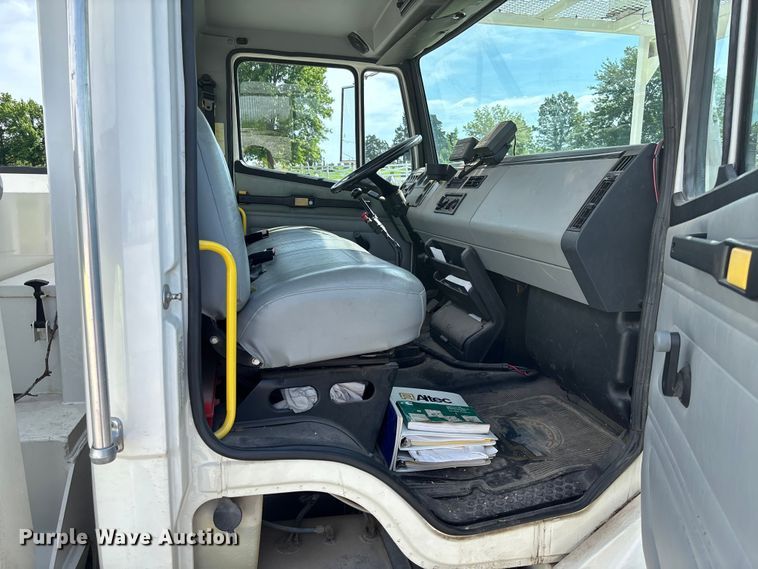 image for item FC5859 1993 Freightliner FL70 bucket truck