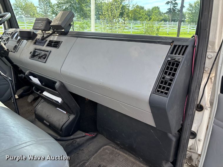 image for item FC5859 1993 Freightliner FL70 bucket truck