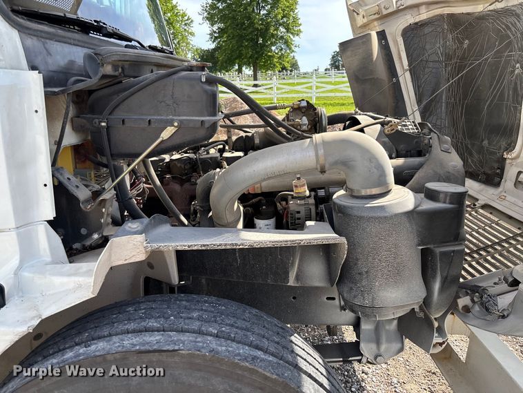 image for item FC5859 1993 Freightliner FL70 bucket truck