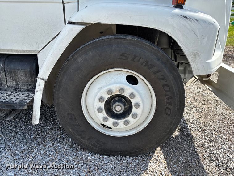 image for item FC5859 1993 Freightliner FL70 bucket truck