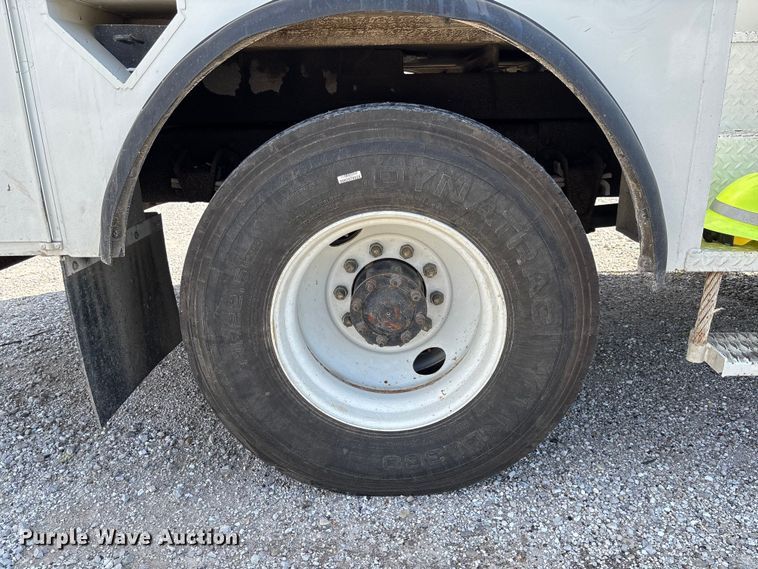 image for item FC5859 1993 Freightliner FL70 bucket truck
