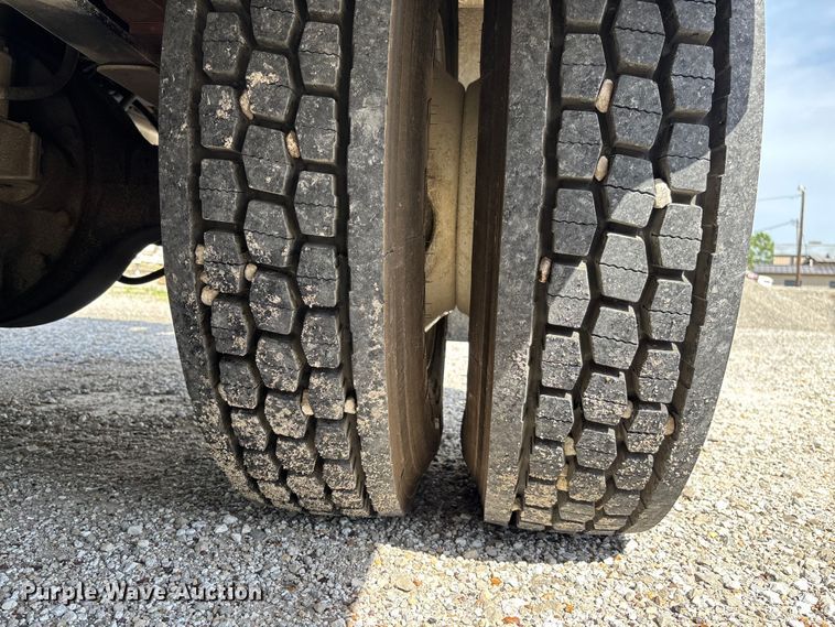 image for item FC5859 1993 Freightliner FL70 bucket truck