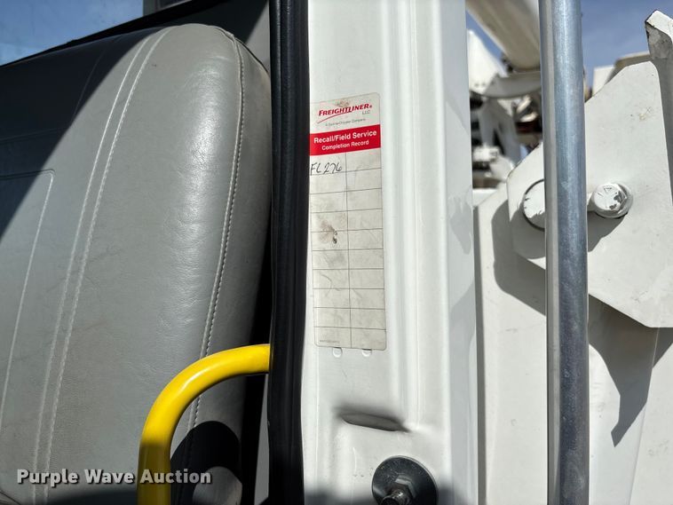 image for item FC5859 1993 Freightliner FL70 bucket truck