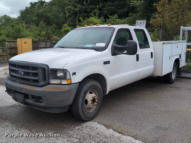 2002 Ford F350 Super Duty Crew Cab utility bed pickup truck