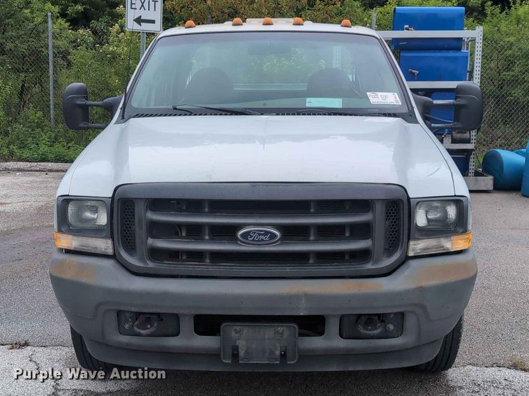 image for item FH6139 2002 Ford F350 Super Duty Crew Cab utility bed pickup truck