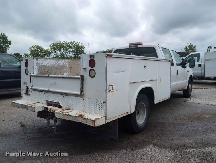 image for item FH6139 2002 Ford F350 Super Duty Crew Cab utility bed pickup truck