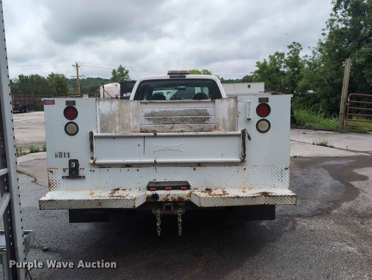 image for item FH6139 2002 Ford F350 Super Duty Crew Cab utility bed pickup truck