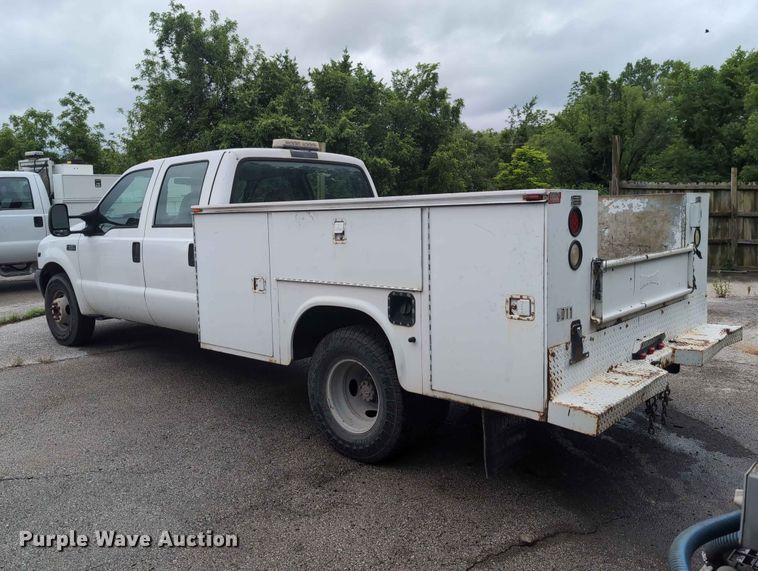 image for item FH6139 2002 Ford F350 Super Duty Crew Cab utility bed pickup truck