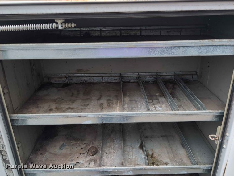 image for item FH6139 2002 Ford F350 Super Duty Crew Cab utility bed pickup truck