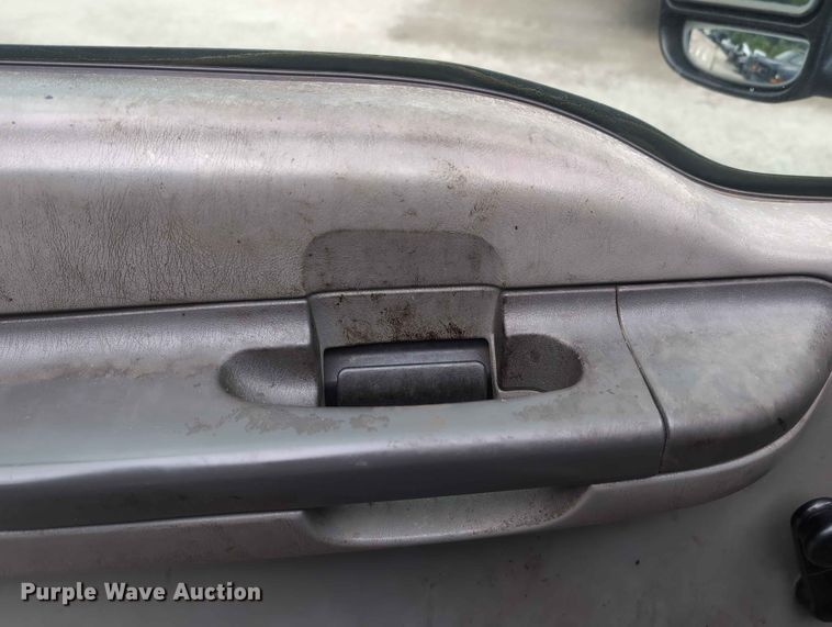 image for item FH6139 2002 Ford F350 Super Duty Crew Cab utility bed pickup truck