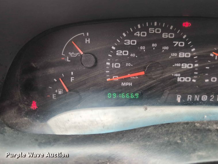 image for item FH6139 2002 Ford F350 Super Duty Crew Cab utility bed pickup truck