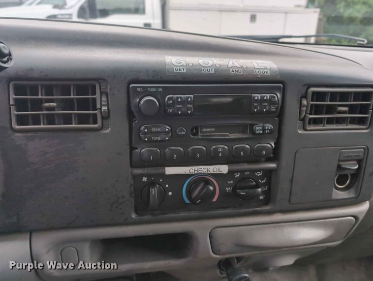image for item FH6139 2002 Ford F350 Super Duty Crew Cab utility bed pickup truck
