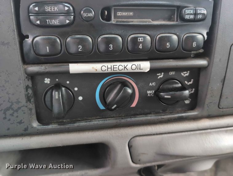 image for item FH6139 2002 Ford F350 Super Duty Crew Cab utility bed pickup truck