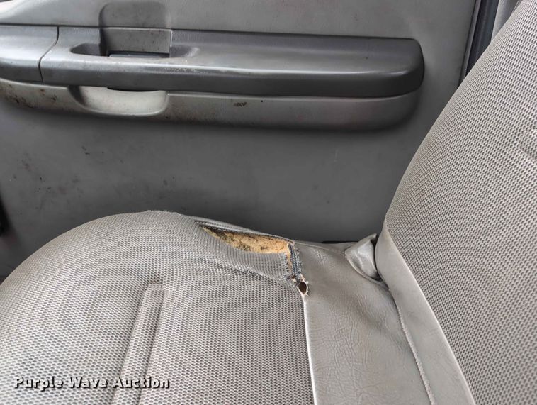 image for item FH6139 2002 Ford F350 Super Duty Crew Cab utility bed pickup truck