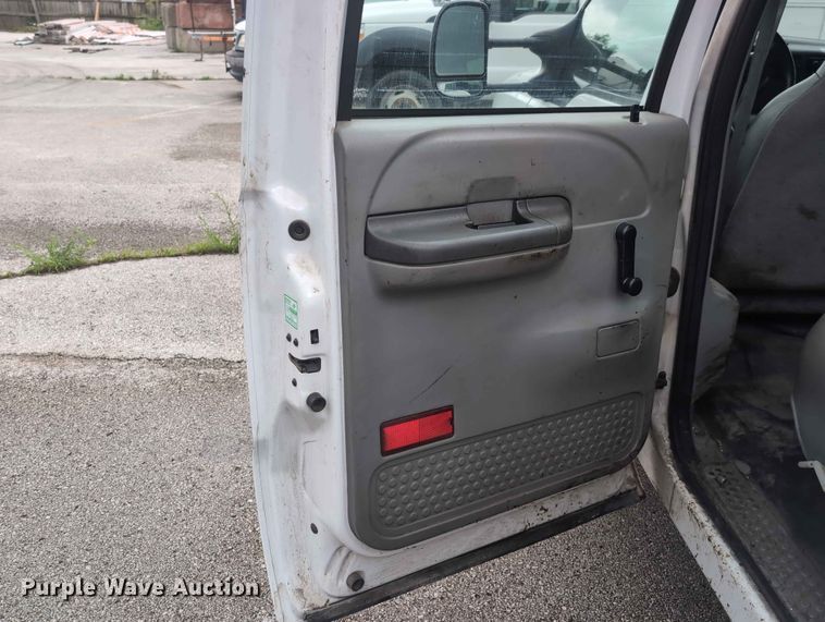 image for item FH6139 2002 Ford F350 Super Duty Crew Cab utility bed pickup truck