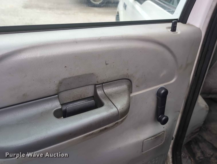 image for item FH6139 2002 Ford F350 Super Duty Crew Cab utility bed pickup truck