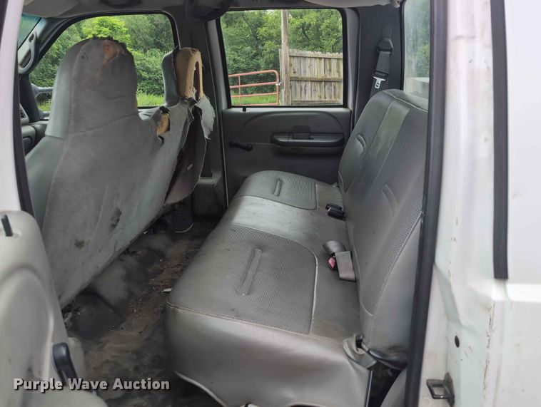 image for item FH6139 2002 Ford F350 Super Duty Crew Cab utility bed pickup truck