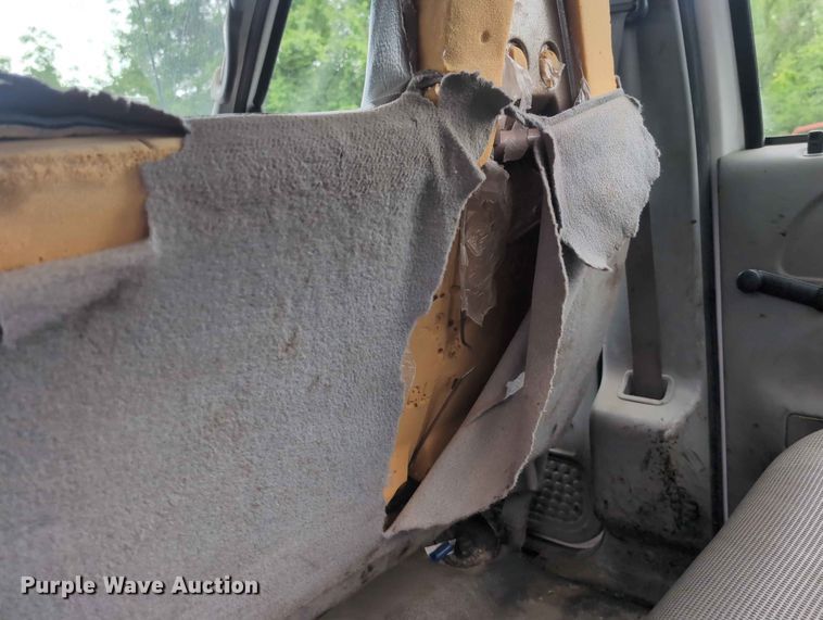 image for item FH6139 2002 Ford F350 Super Duty Crew Cab utility bed pickup truck