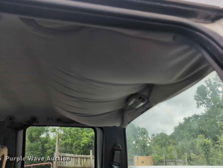 image for item FH6139 2002 Ford F350 Super Duty Crew Cab utility bed pickup truck