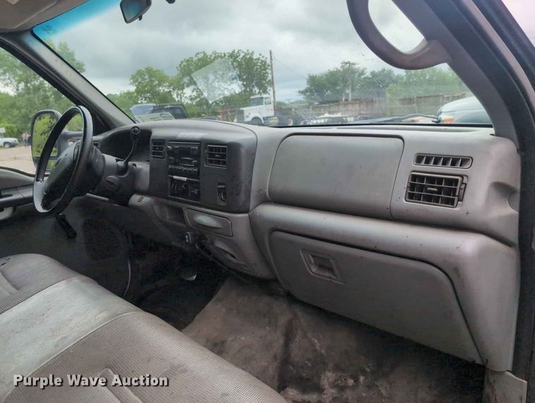 image for item FH6139 2002 Ford F350 Super Duty Crew Cab utility bed pickup truck