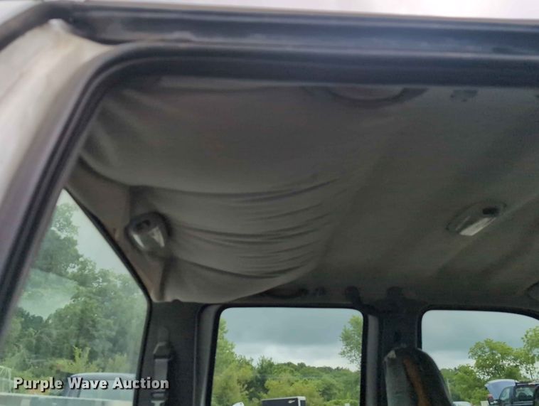 image for item FH6139 2002 Ford F350 Super Duty Crew Cab utility bed pickup truck