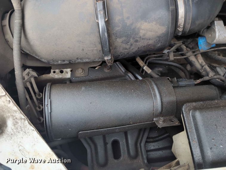 image for item FH6139 2002 Ford F350 Super Duty Crew Cab utility bed pickup truck