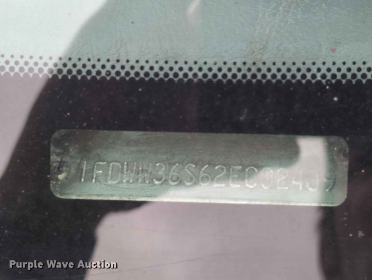 image for item FH6139 2002 Ford F350 Super Duty Crew Cab utility bed pickup truck