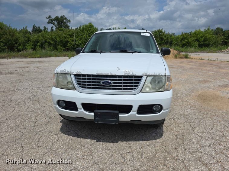 image for item FH6172 2004 Ford Explorer XLT SUV