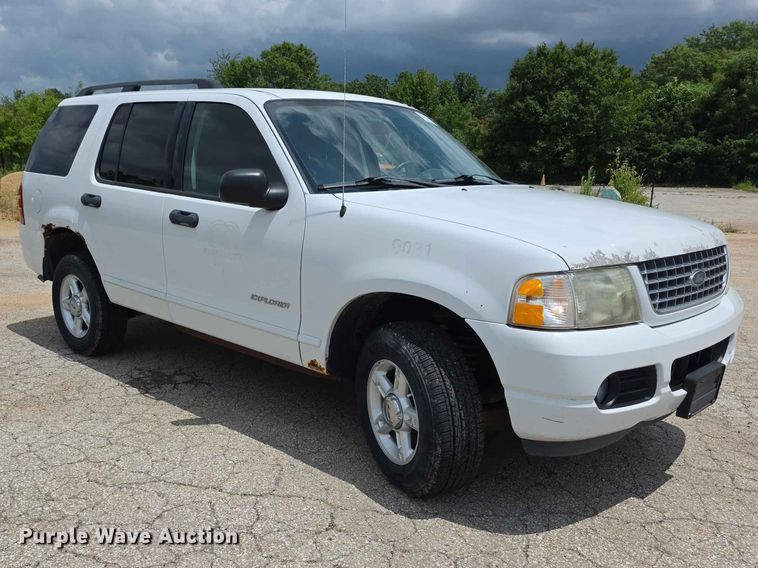 image for item FH6172 2004 Ford Explorer XLT SUV