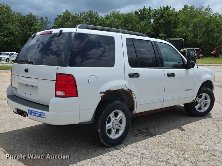 image for item FH6172 2004 Ford Explorer XLT SUV