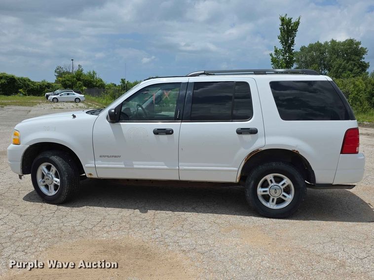 image for item FH6172 2004 Ford Explorer XLT SUV