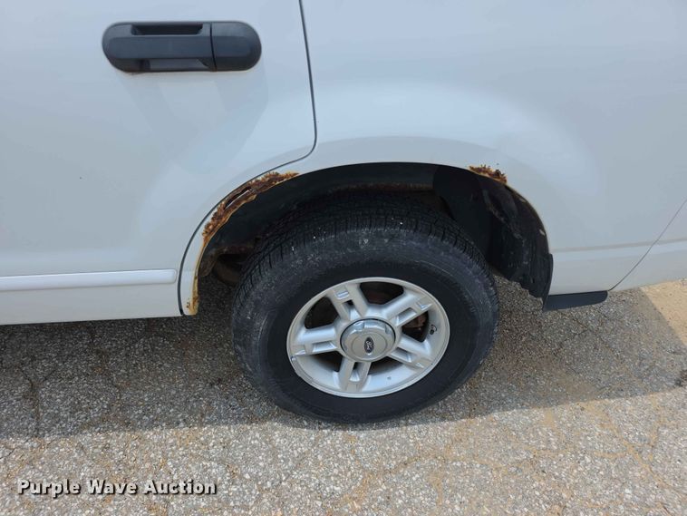 image for item FH6172 2004 Ford Explorer XLT SUV
