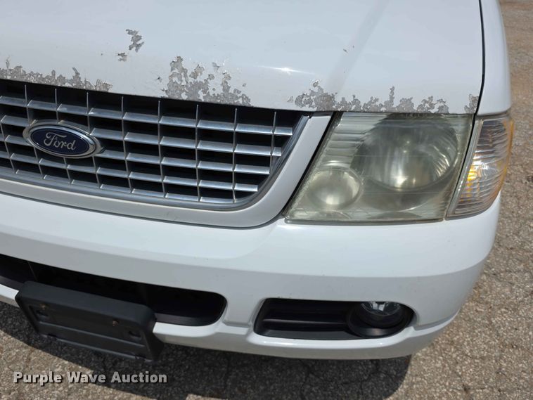 image for item FH6172 2004 Ford Explorer XLT SUV