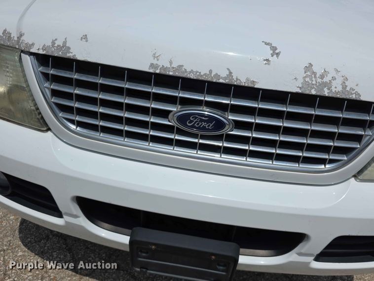 image for item FH6172 2004 Ford Explorer XLT SUV
