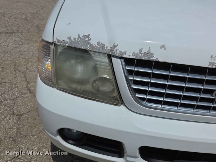 image for item FH6172 2004 Ford Explorer XLT SUV