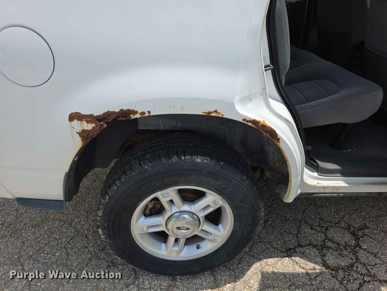 image for item FH6172 2004 Ford Explorer XLT SUV