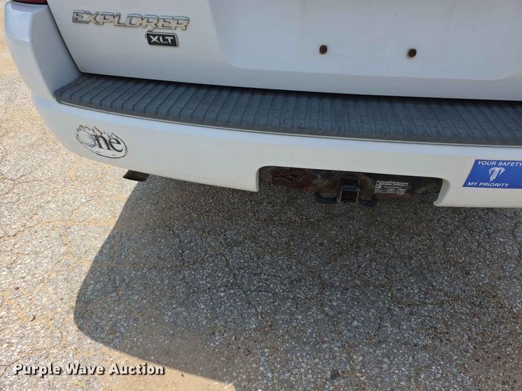image for item FH6172 2004 Ford Explorer XLT SUV
