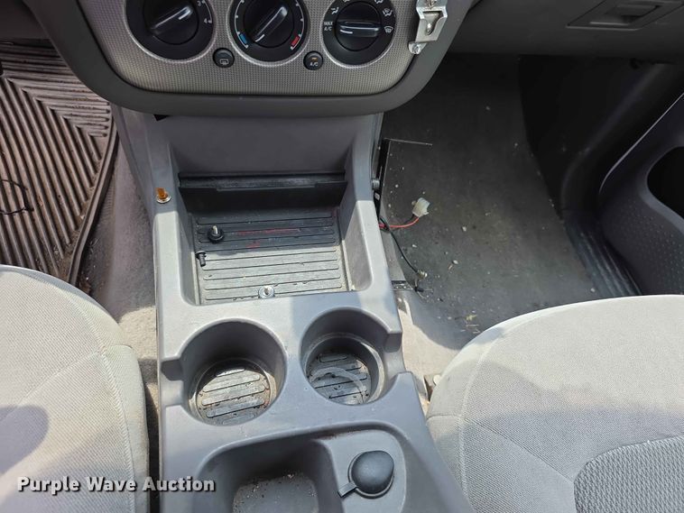 image for item FH6172 2004 Ford Explorer XLT SUV