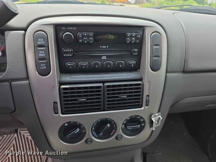 image for item FH6172 2004 Ford Explorer XLT SUV