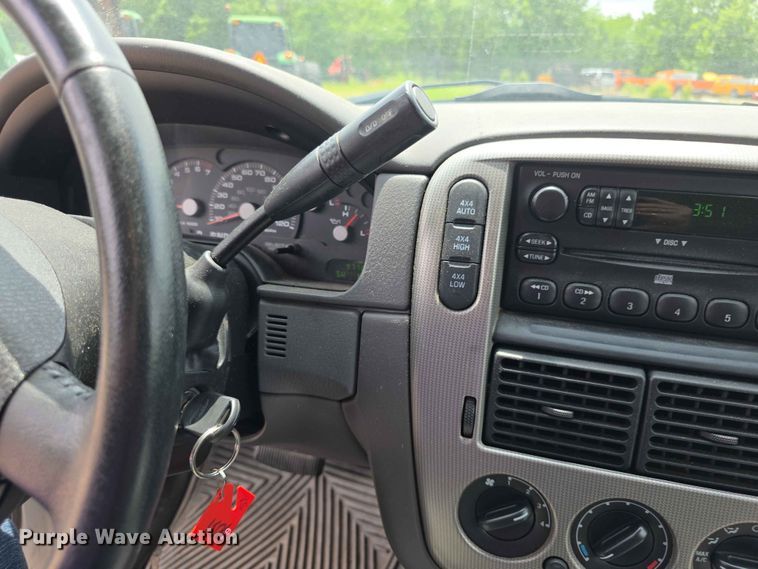 image for item FH6172 2004 Ford Explorer XLT SUV