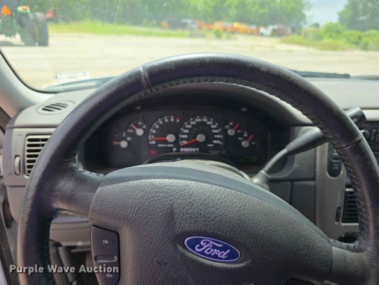 image for item FH6172 2004 Ford Explorer XLT SUV